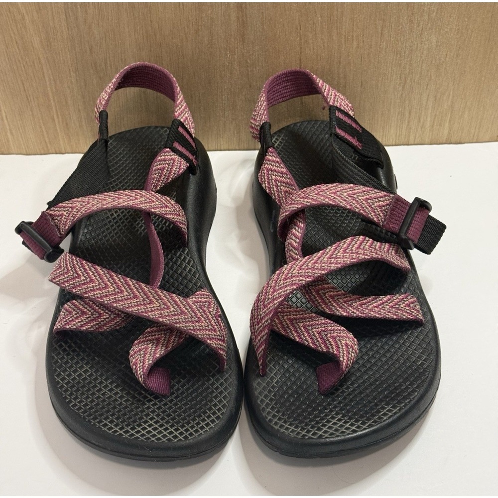 Chaco Women's Z/2 Classic Size 9 Vibram Maroon Pink White Chevron